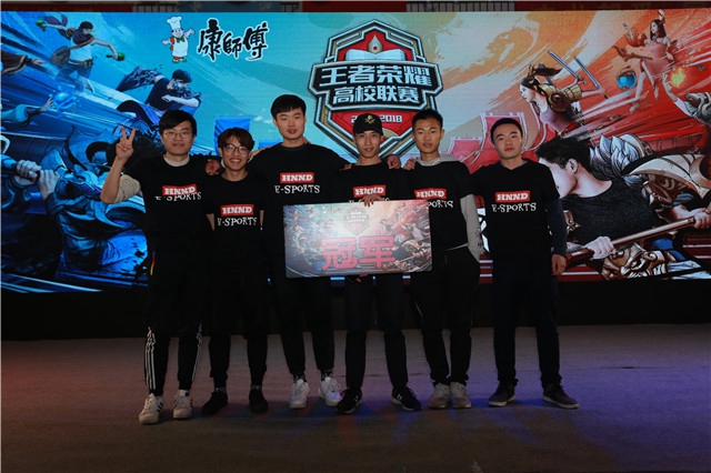 在地形狭窄 在地形狭窄